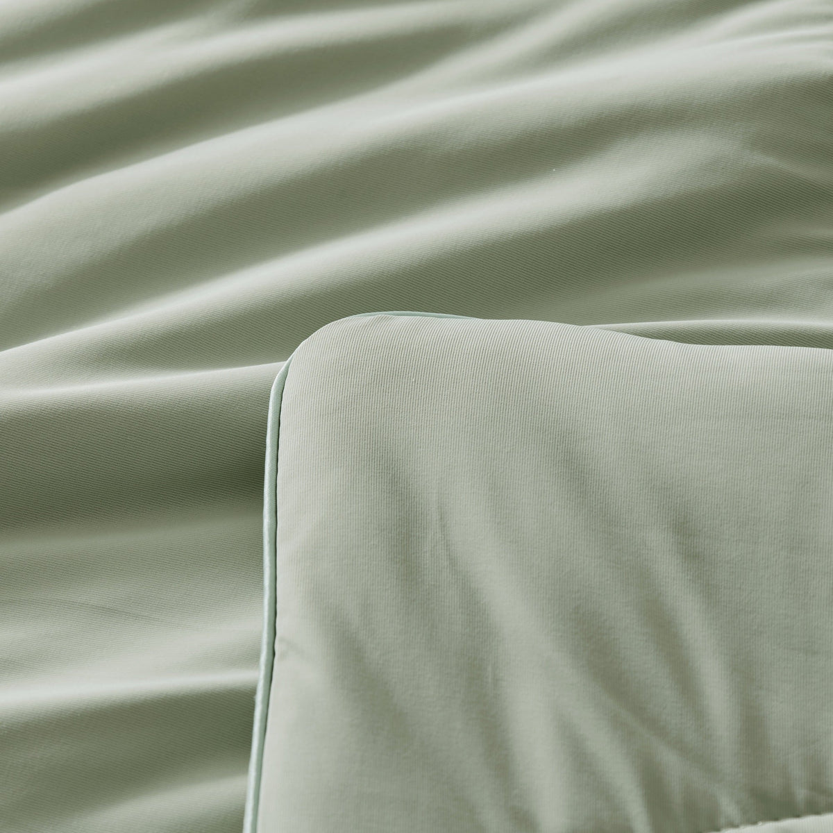 AeroChill Cooling Comforter