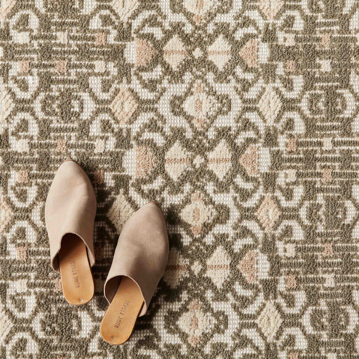 Hanita Hand-Knotted Accent Rug