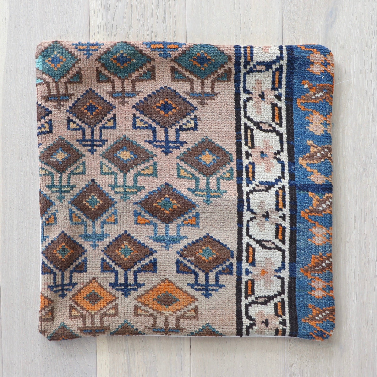 Malayer pillow no. 206