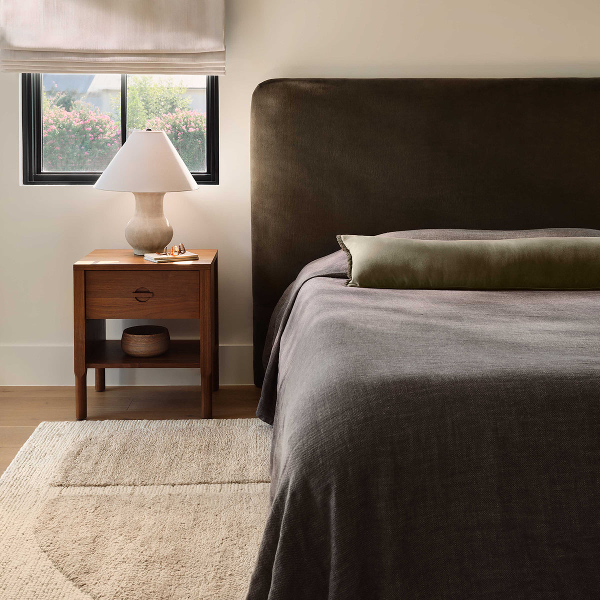 Naveta Velvet Lumbar Pillow